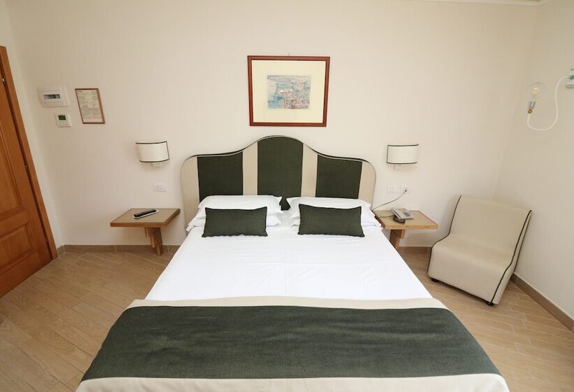 Classic room with balcony, Tourist