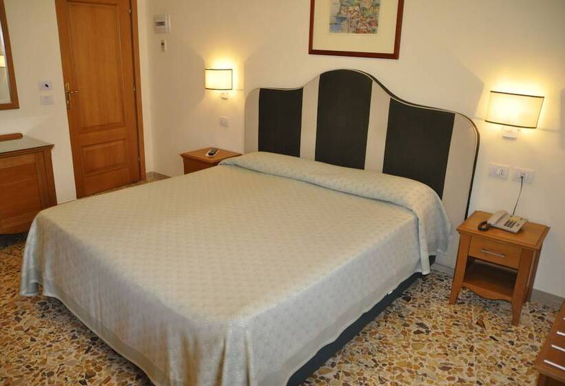Classic room with balcony, Tourist
