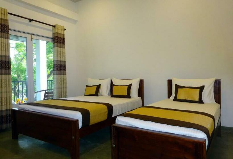 디럭스 트리플 룸, Kadulla Resort