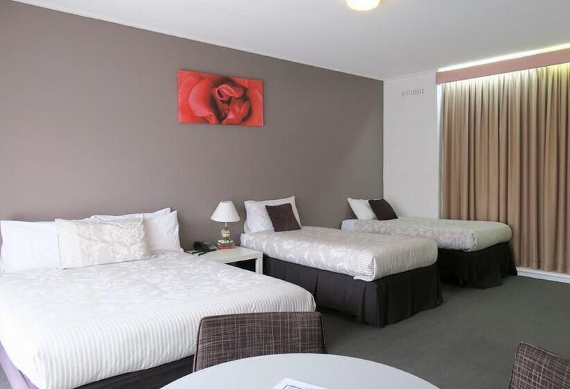 Семейный Номер, The Lyndoch Motel