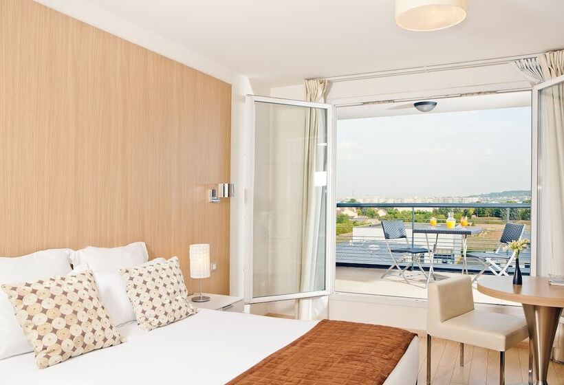 Студия Стандарт, Residhome Carrieres La Defense