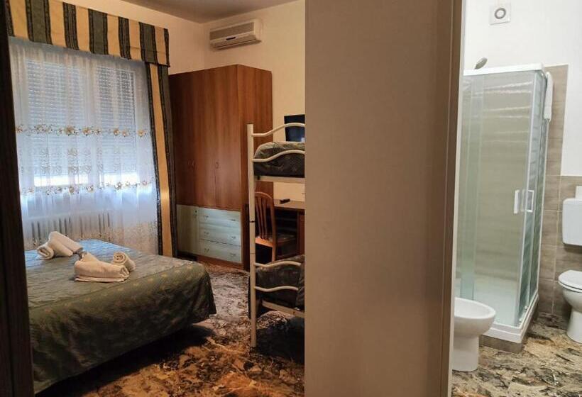 اتاق استاندارد چهار تخته, Domus Cesena