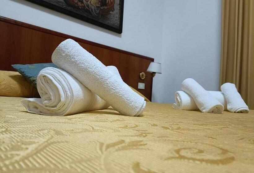 اتاق استاندارد چهار تخته, Domus Cesena