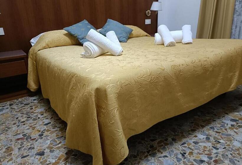 اتاق استاندارد چهار تخته, Domus Cesena