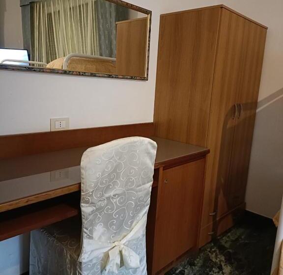 اتاق استاندارد چهار تخته, Domus Cesena