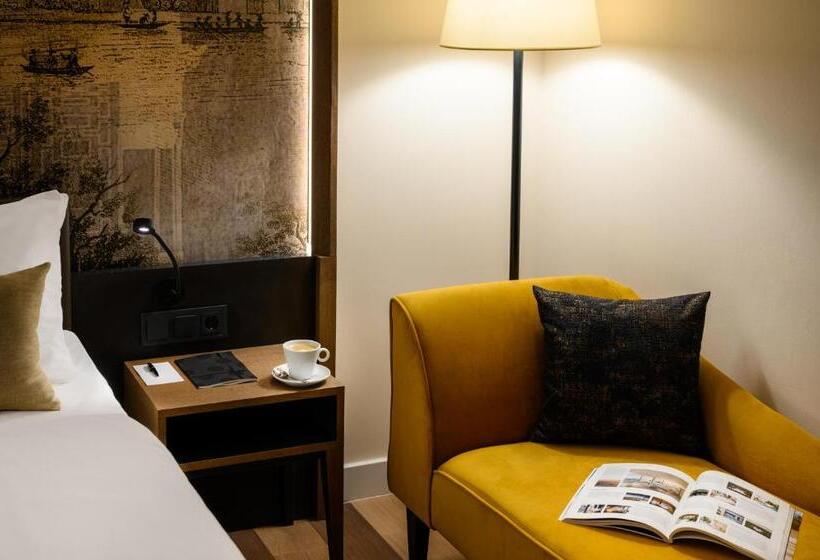 Номер Deluxe, Grand Hotel Esztergom