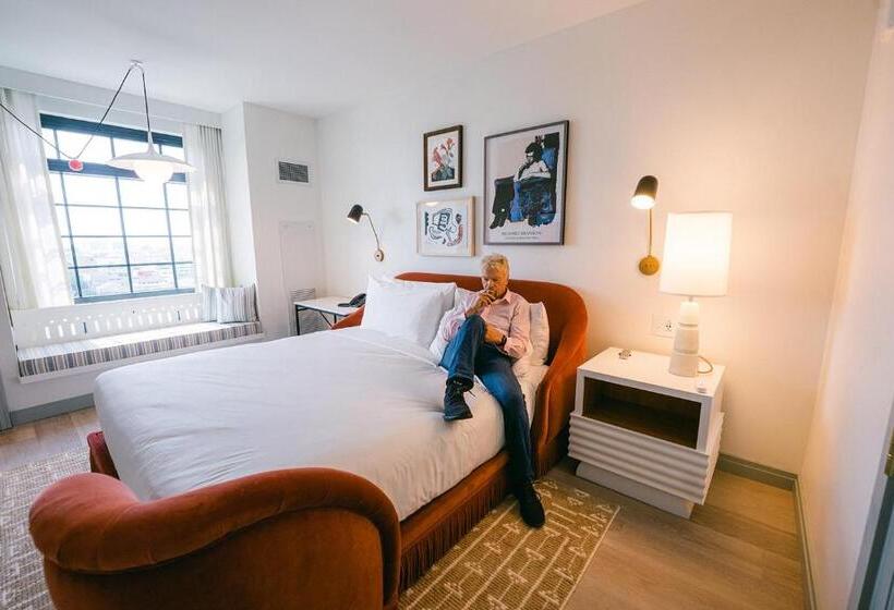 غرفة قياسية سرير كينج, Virgin Hotels New Orleans
