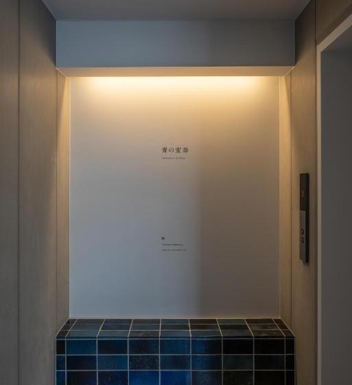Quarto Familiar, Seven Stories