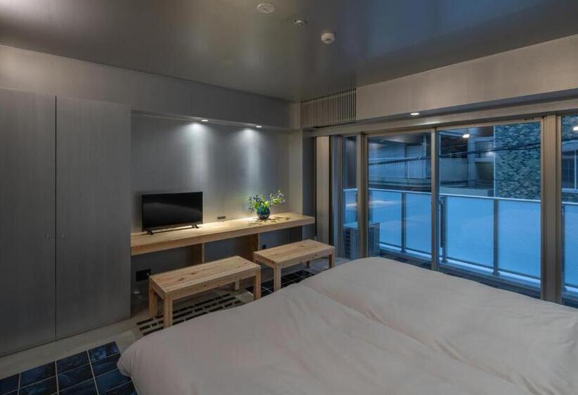Quarto Familiar, Seven Stories