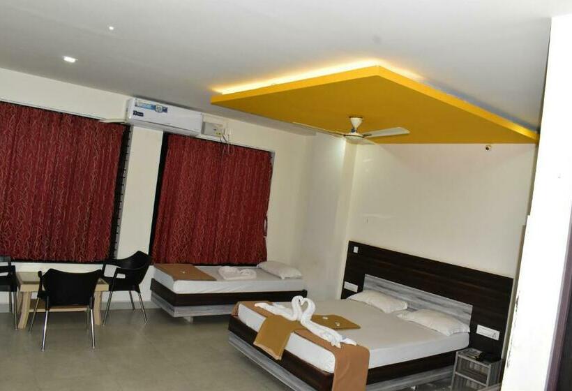 豪华三人间, Dharwad Residency