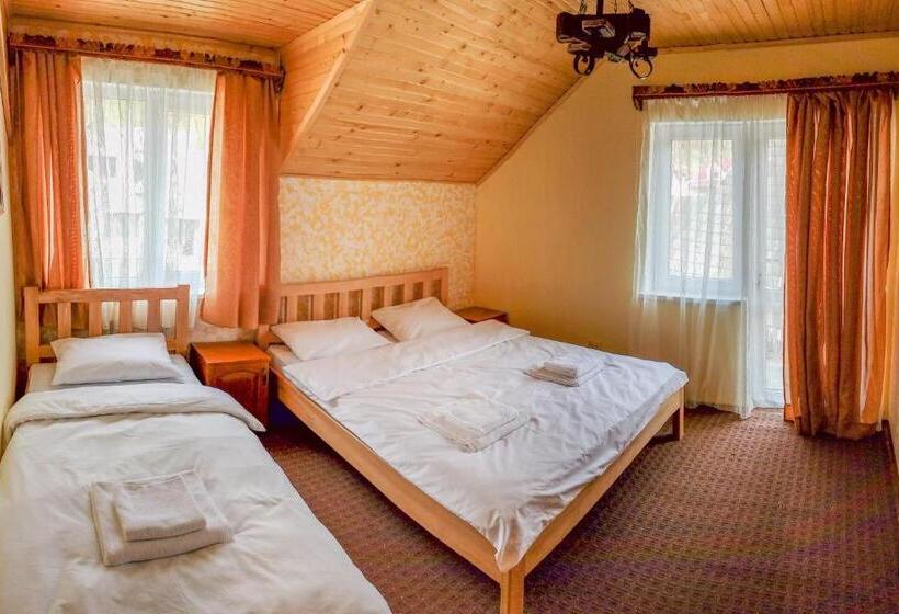 Номер Стандарт Трехместный, коло гір