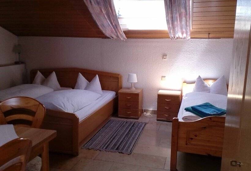 Четырехместный Номер Стандарт, Weinhotel Goger