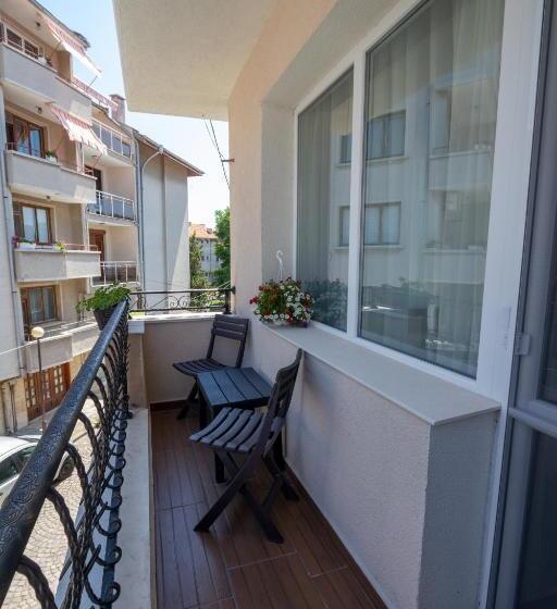 Quarto Familiar Vista Mar, Tiffany Boutique Suits   Pomorie