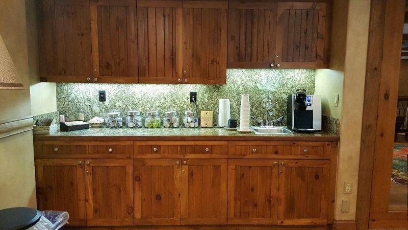 استودیوی استاندارد, Elkhorn Lodge