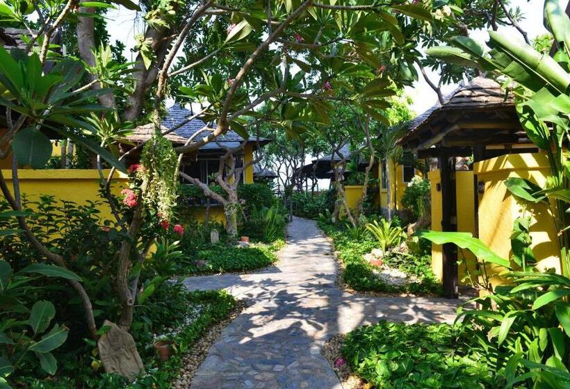 اتاق استاندارد با چشم‌انداز باغ, Supatra Hua Hin Resort