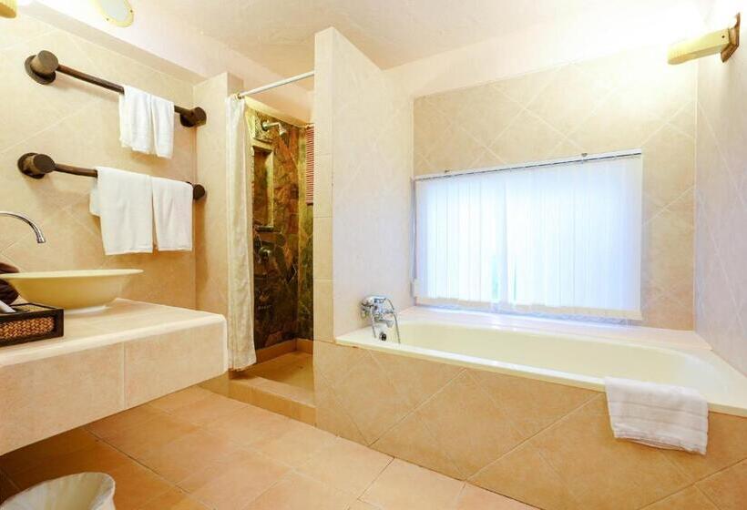 اتاق استاندارد با چشم‌انداز باغ, Supatra Hua Hin Resort