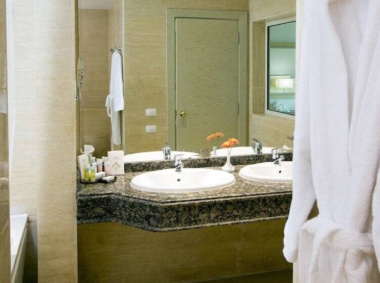 جناح جونيور, Swiss Inn Pyramids Golf Resort
