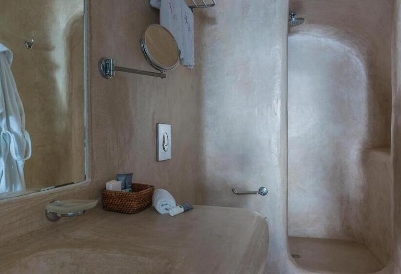 سوئیت جونیور با چشم‌انداز, Iliovasilema Hotel & Suites