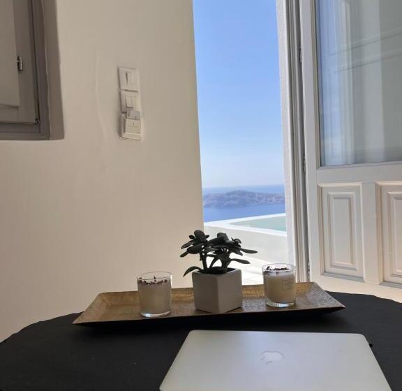 سوئیت جونیور با چشم‌انداز, Iliovasilema Hotel & Suites