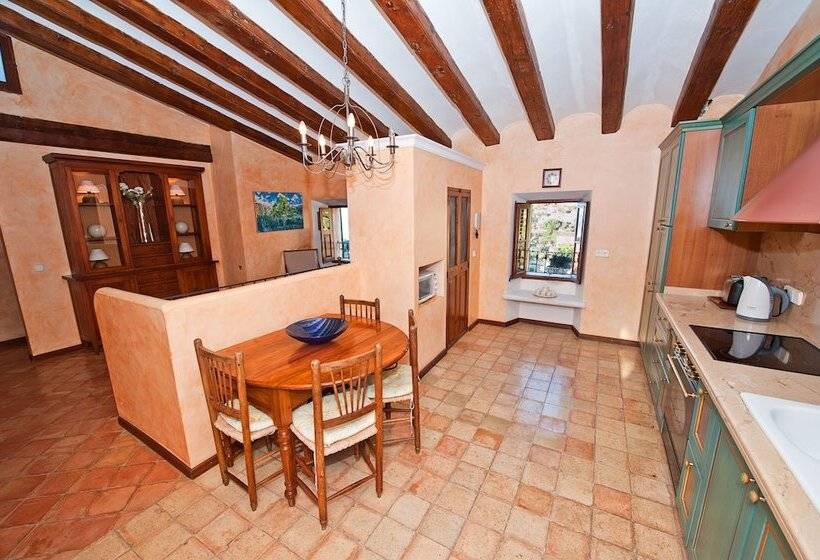 سوئیت با چشم‌انداز, Y Apartamentos Des Puig