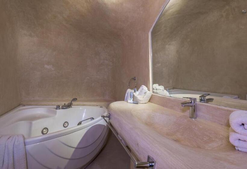 سوئیت با چشم‌انداز, Iliovasilema Hotel & Suites