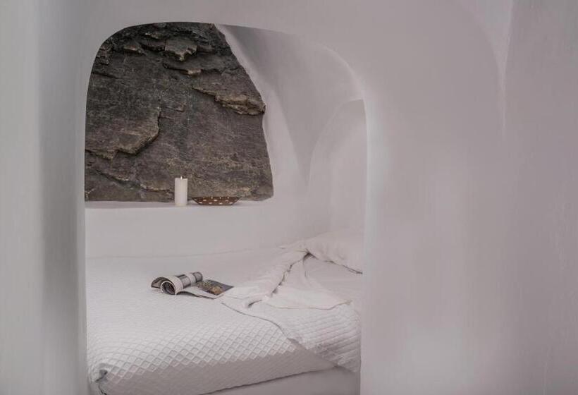 سوئیت جونیور با چشم‌انداز, Iliovasilema Hotel & Suites