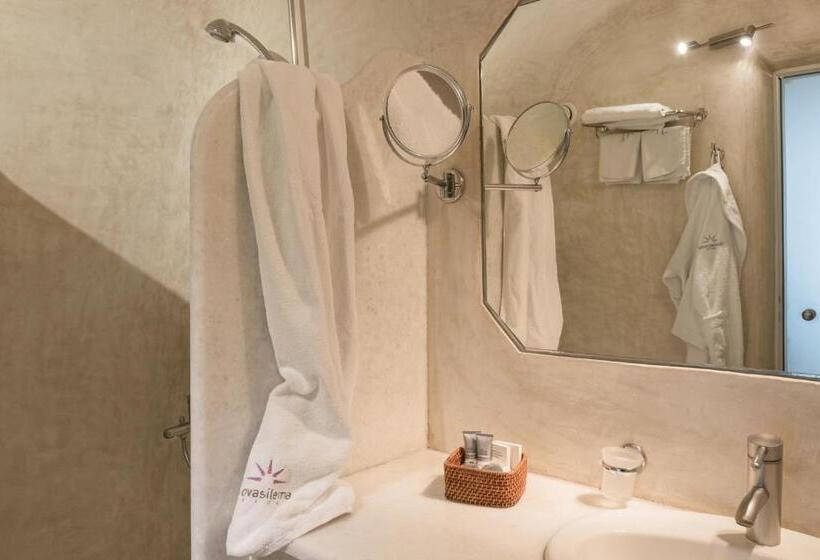 سوئیت جونیور با چشم‌انداز, Iliovasilema Hotel & Suites