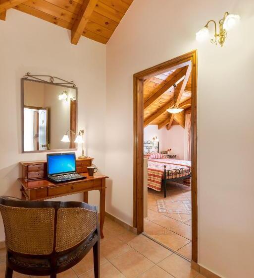 Люкс Повышенной Комфортности, Andreolas Luxury Suites
