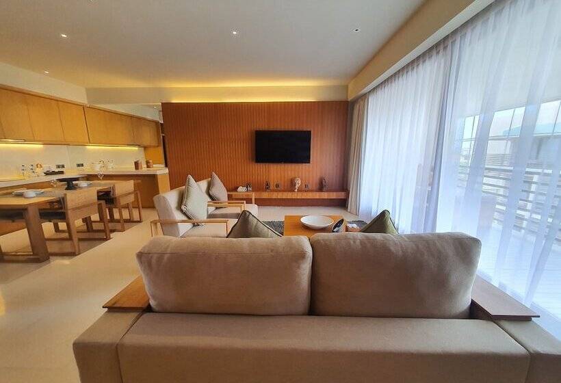 Люкс Вид на Бассейн, The Haven Bali Seminyak