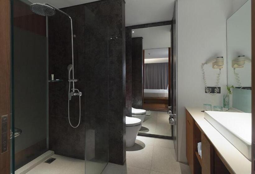 Номер Deluxe Вид на Бассейн, The Haven Bali Seminyak