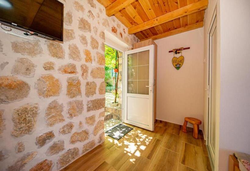اتاق استاندارد, Ethno House Osobak