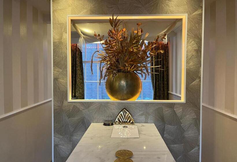 Номер Deluxe, The Enlightened House Luxury Suites