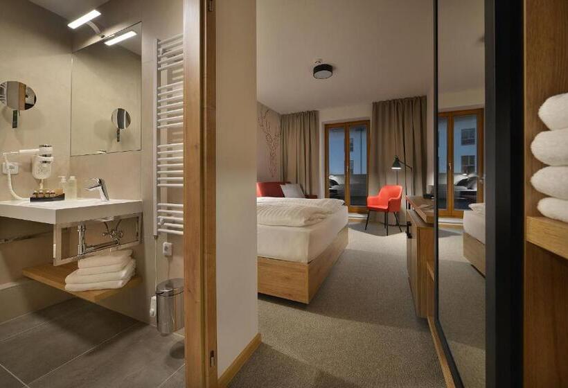 Comfort room with terrace, Element