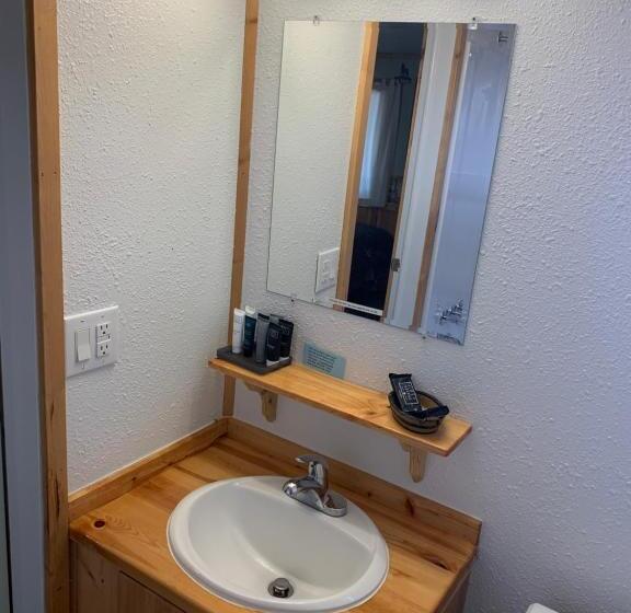 Номер Стандарт Трехместный, Glacier Haven Inn