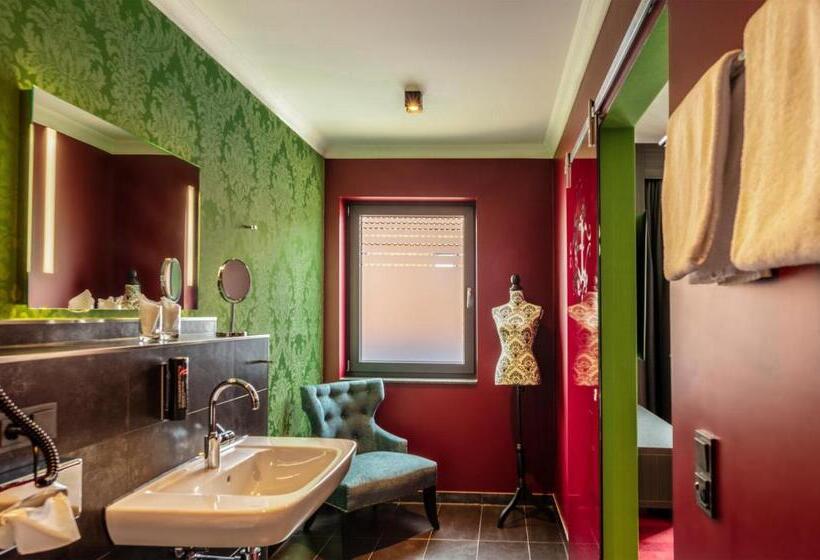 سوئیت با بالکن, Haverkamp Suites