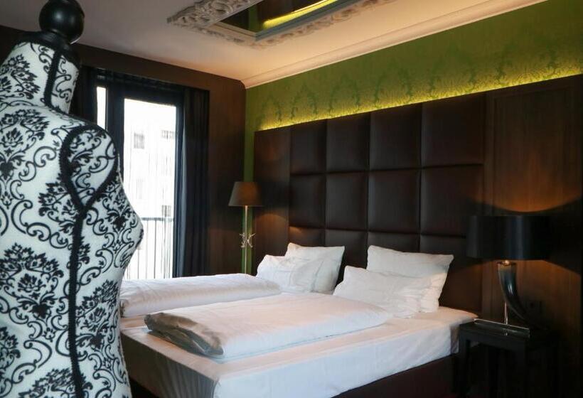 Suite with Terrace, Haverkamp Suites