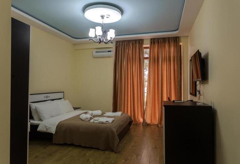 اتاق استاندارد با چشم‌انداز باغ, Guria Palace