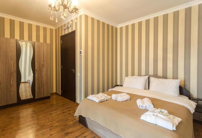 اتاق استاندارد با چشم‌انداز باغ, Guria Palace