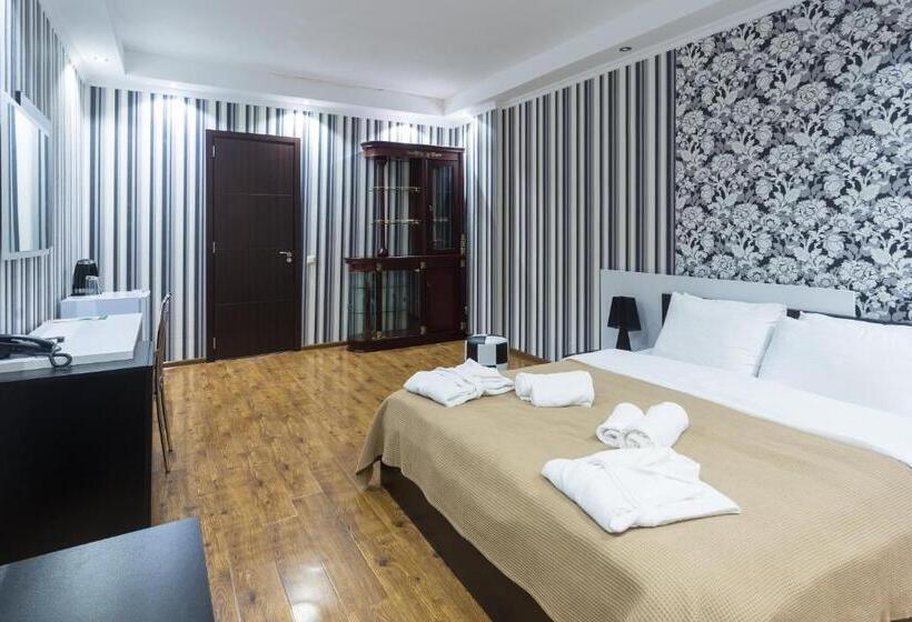 اتاق لوکس با چشم‌انداز دریا, Guria Palace