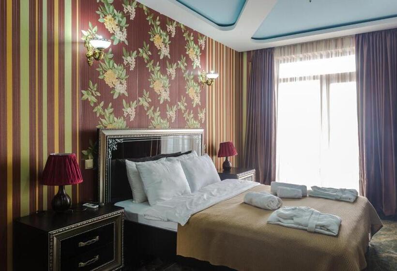 اتاق لوکس با چشم‌انداز دریا, Guria Palace