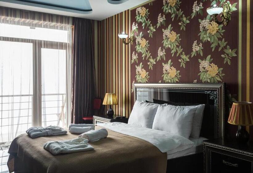 اتاق لوکس با چشم‌انداز دریا, Guria Palace