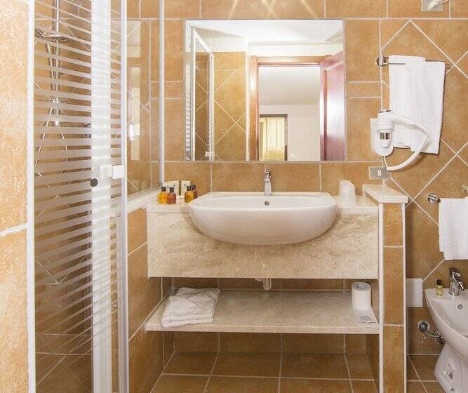 اتاق استاندارد با بالکن و چشم‌انداز دریا, Colonna Beach Hotel Marinella