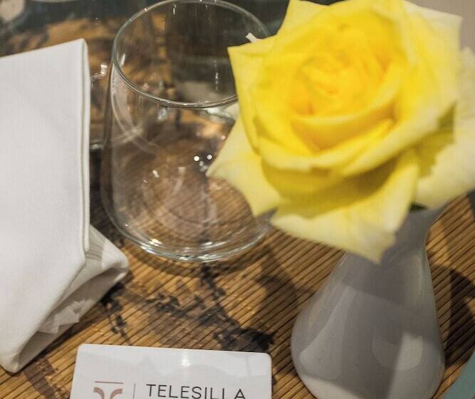 Семейный Номер, Telesilla