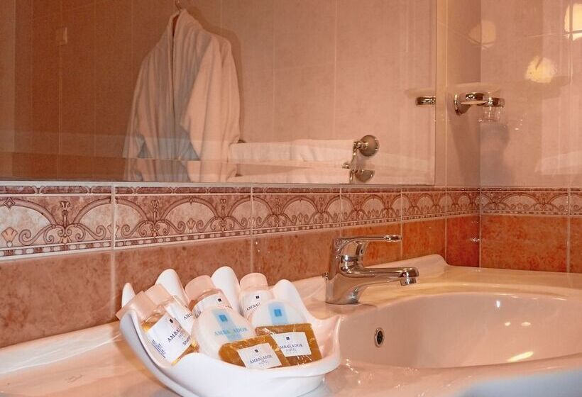 家庭间, Ambassador Hotel Thessaloniki