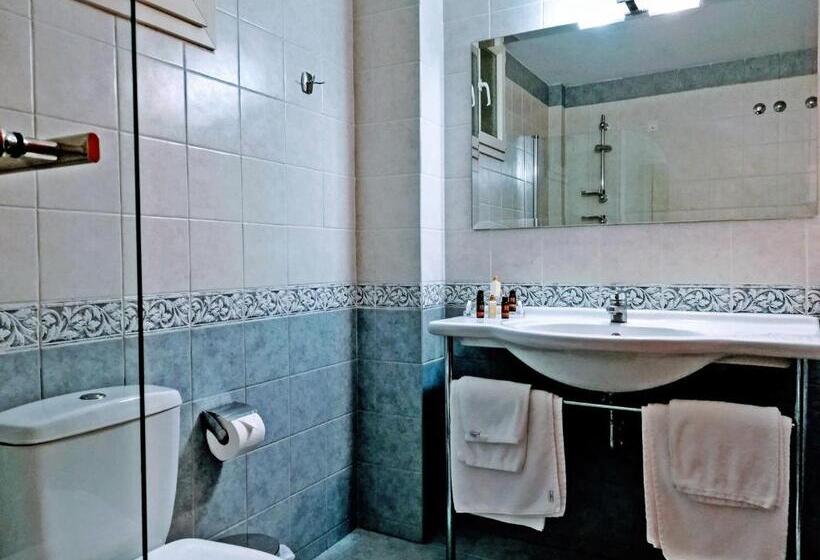 标准三人间, Ambassador Hotel Thessaloniki