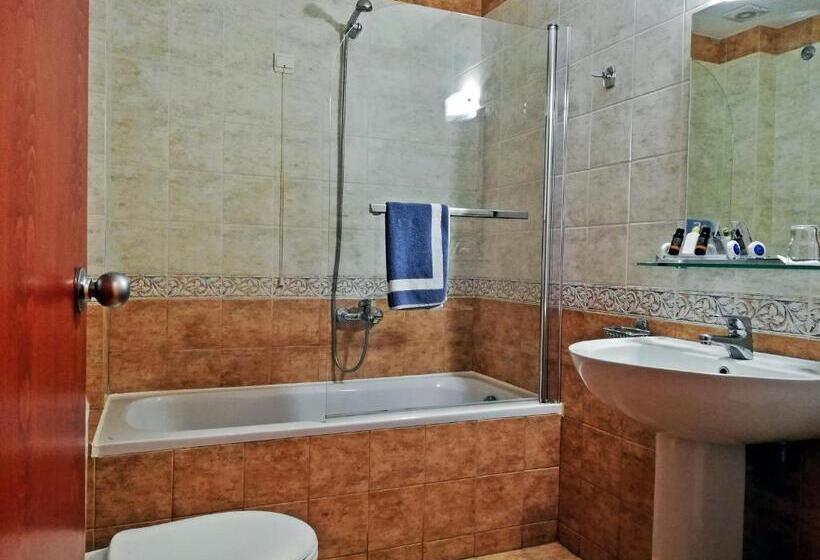 家庭间, Ambassador Hotel Thessaloniki