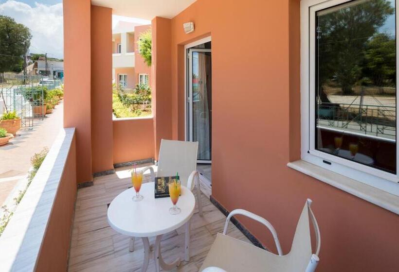 Трехместный Номер Superior, Chrispy Beach Resort, Agia Marina