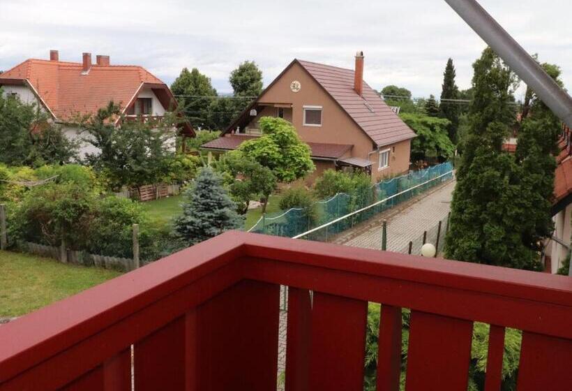 اتاق استاندارد چهارنفره با بالکن, Villa Galagonya I. Ii