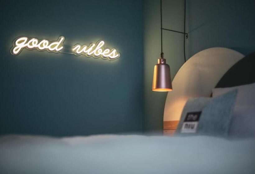 스탠다드 스튜디오, Holiday Inn   The Niu, Cure Erlangen, An Ihg