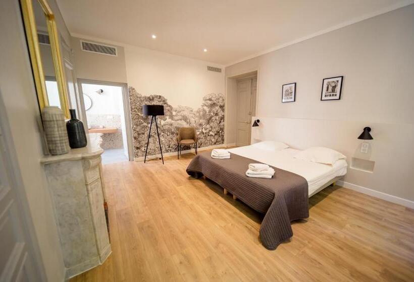 デラックスルーム, Une Histoire De Famille